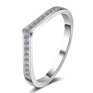 Polished S925 sterling silver V-shaped ring featuring a row of 14 sparkling moissanite stones