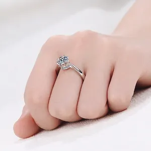Bague élégante en argent 925 avec moissanite de 1 carat et serti classique à 6 griffes
