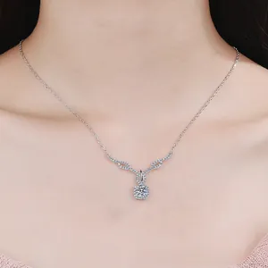 Détail du collier en argent sterling S925 avec pendentif en moissanite carrée