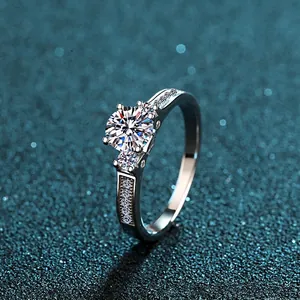 Anello in Argento Sterling S925 Con Moissanite e Zirconia Corona a Quattro Griffe Fedina Nuziale da Donna Gioielli Vintage Retrò
