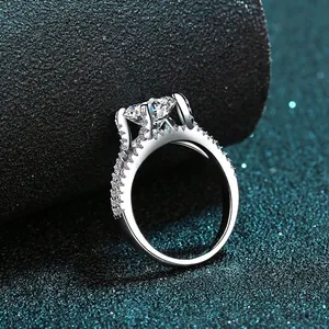Bague élégante en argent s925 avec moissanite 2 carats et sertissage à six griffes