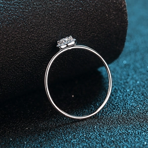 S925 sterling silver moissanite ring with round-cut center stone and diamond halo