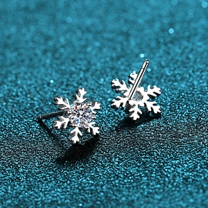 Eleganti orecchini a lobo a fiocco di neve in argento S925 con pietra moissanite