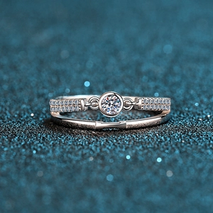 Elegant S925 sterling silver ring featuring a 0.1ct moissanite in a bezel setting