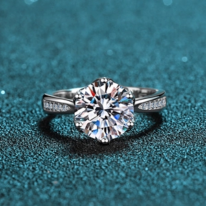 Luxury 925 Sterling Silver 3 Carat Moissanite Ring Six Claw Crown Design Round Cut Wedding Band For Women Jewelry Gift