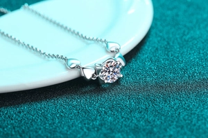 Macro shot of S925 silver bracelet featuring a brilliant round moissanite heart pendant