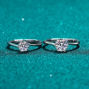 Bagues moissanite en argent 925 avec serti six griffes et anneau torsadé élégant