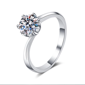 Bague classique en argent sterling 925 avec moissanite sertie à six griffes