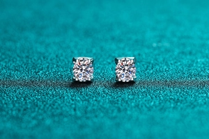 Detailed view of S925 sterling silver stud earrings with classic four-prong moissanite setting