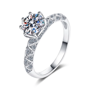 Anello in argento S925 con moissanite, incastonatura a sei griffe e fascia di diamanti