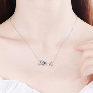 S925 Sterlingsilber LOVE Kette mit 1 Karat Moissanit und blauen Akzenten für Damen