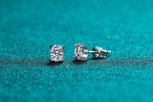 Macro shot of S925 sterling silver stud earrings with round moissanite crown setting