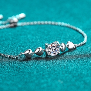 Elegant S925 sterling silver bracelet featuring a bright moissanite and silver heart charms