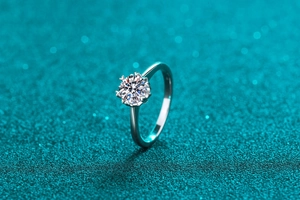 Macro shot of S925 silver ring featuring a 1-carat moissanite in six-prong heart setting