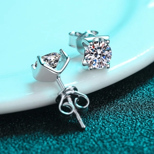Elegant S925 sterling silver stud earrings with sparkling moissanite in classic bull head setting