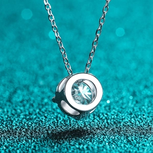 Collier minimaliste en argent sterling S925 avec pendentif rond en moissanite sur chaîne