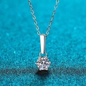 Collier Pendentif en Argent Sterling 925 Moissanite Zirconia Solitaire Couronne à Six Griffes Chaîne Étincelante Bijoux de Mode Cadeau Femme