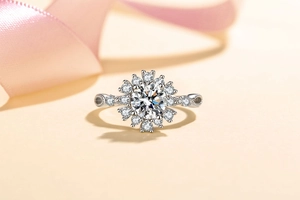 Detailed macro view of silver sunflower moissanite ring with vintage hollow design