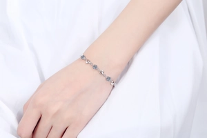 Detailed close-up of S925 sterling silver heart-shaped bracelet with moissanite stones
