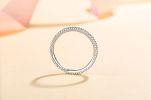 Macro side view of S925 sterling silver minimalist ring with continuous bead edge design