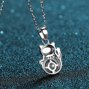 S925 sterling silver lucky cat necklace with sparkling moissanite stone pendant