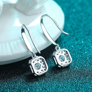 Elegant S925 sterling silver square drop earrings featuring brilliant moissanite accents