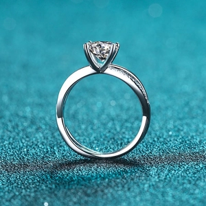 Elegant S925 sterling silver ring with 1-carat moissanite and classic six-prong setting