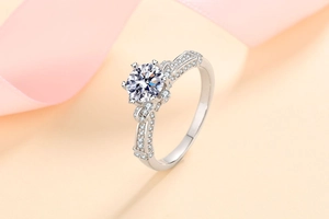 Close-up of S925 sterling silver moissanite ring with six-claw heart setting and micro-pave