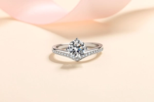 Macro detail of V-shaped S925 silver ring featuring moissanite and pave side stones