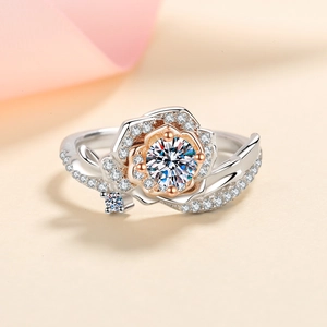 Bague rose en argent S925 avec moissanite centrale et accents en or rose élégant