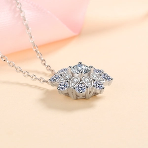 Élégant collier en argent sterling S925 avec pendentif tournesol en moissanite sur ruban