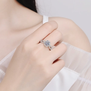 Eleganter S925 Sterlingsilber Unendlichkeitsring mit funkelndem 1 Karat Moissanit-Stein
