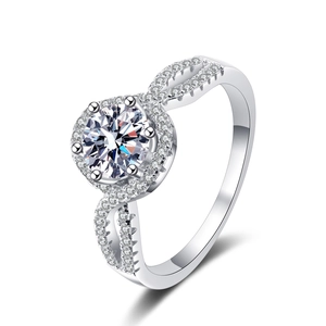 Klassischer S925 Silberring mit 1ct Moissanit Halo und gedrehtem Pavé-Ringband Design