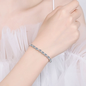 Elegantes S925 Sterling Silber Tennisarmband mit glänzenden D-Farb Moissanit-Steinen