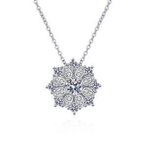 Élégant collier avec pendentif tournesol en argent S925 et pierres de moissanite brillantes