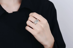 Detail of 925 sterling silver men's ring with 1 carat square cut moissanite stone