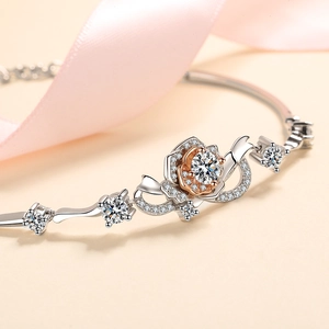 Élégant bracelet rose en argent S925 avec moissanite étincelante et accents or rose