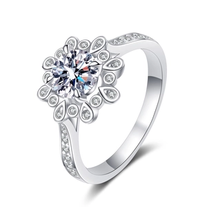 Elegant S925 sterling silver moissanite flower ring with brilliant round center stone