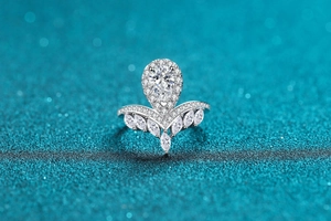 Macro shot of a S925 silver ring featuring a pear-cut stone and crown-shaped band