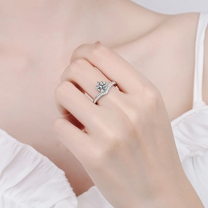 Elegant S925 sterling silver V-shaped wave ring with brilliant round moissanite stone