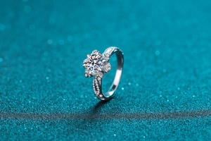 Macro view of S925 silver ring featuring flower moissanite cluster and twisted band