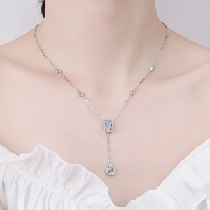 Elegante S925 Sterlingsilber Y-Kette mit tropfenförmigem Anhänger und funkelnden Steinen