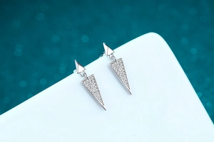 Macro shot of S925 silver triangle earrings with sparkling moissanite pavé stones