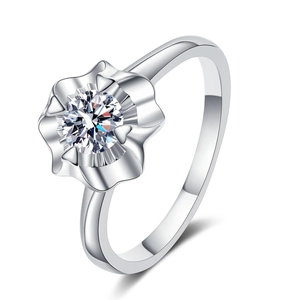 Elegant 925 sterling silver ring featuring a sparkling moissanite flower setting
