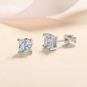 Elegant S925 sterling silver square princess cut moissanite stud earrings on silk