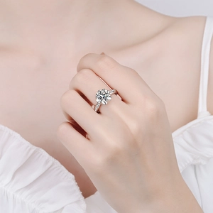 Bague classique en argent sterling S925 avec moissanite fleur de prunier à six griffes