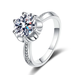 Bague classique en argent S925 avec moissanite, serti couronne et pierres latérales pavées