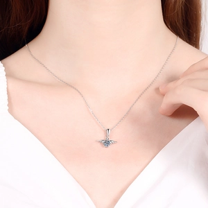 Elegante S925 Sterling Silber Engelsflügel Kette mit funkelndem Moissanit-Anhänger