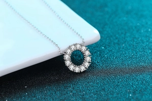 Macro shot of S925 silver round halo pendant with sparkling pavé-set Moissanite stones