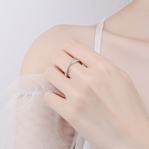 Minimalist S925 sterling silver crisscross ring featuring pavé moissanite stones